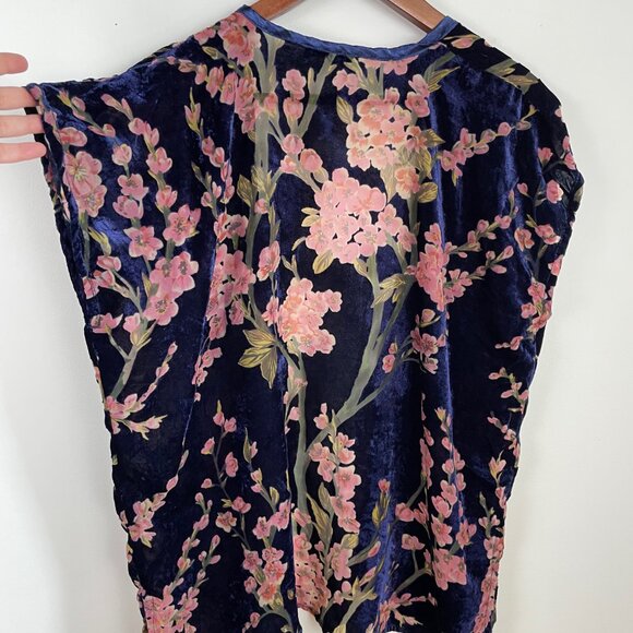 Velvet Kimono Style Open Cardigan - Picture 3 of 6